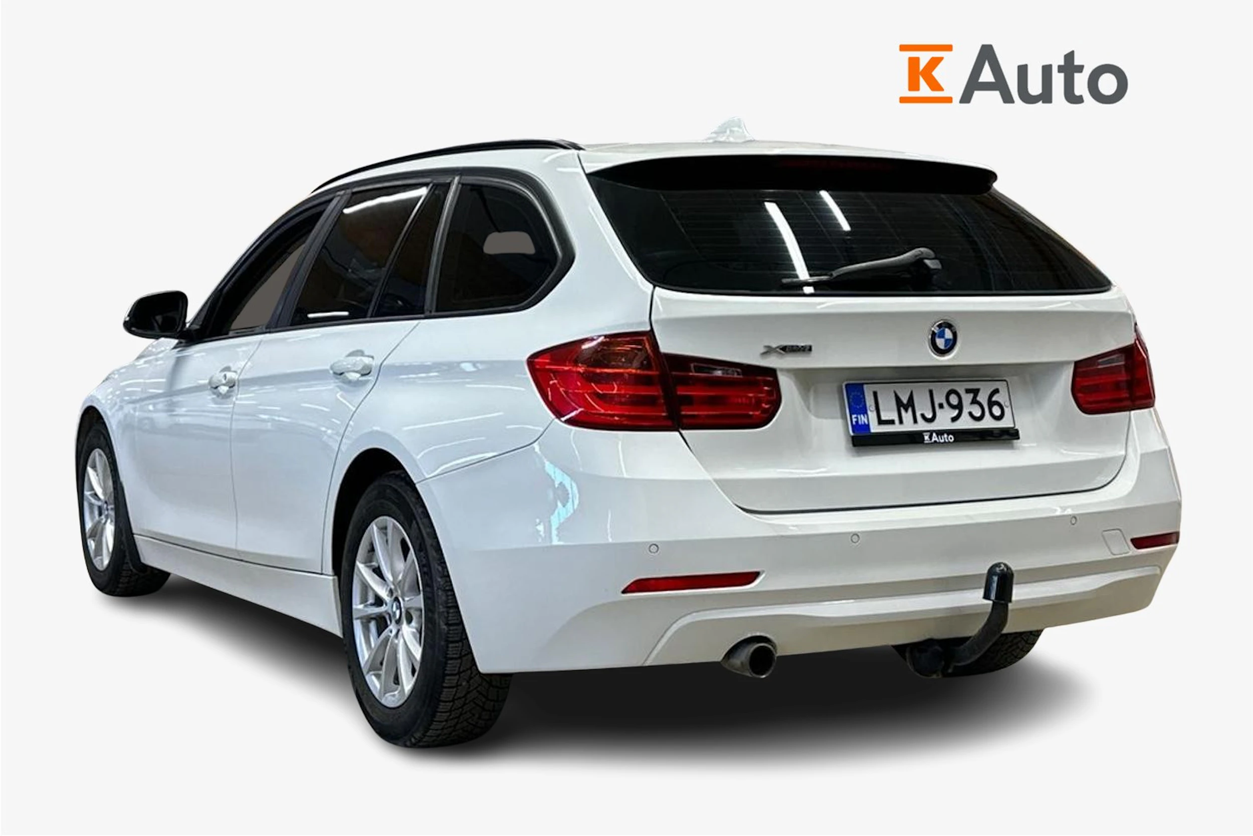 valkoinen BMW 318 2014 kuva 2.