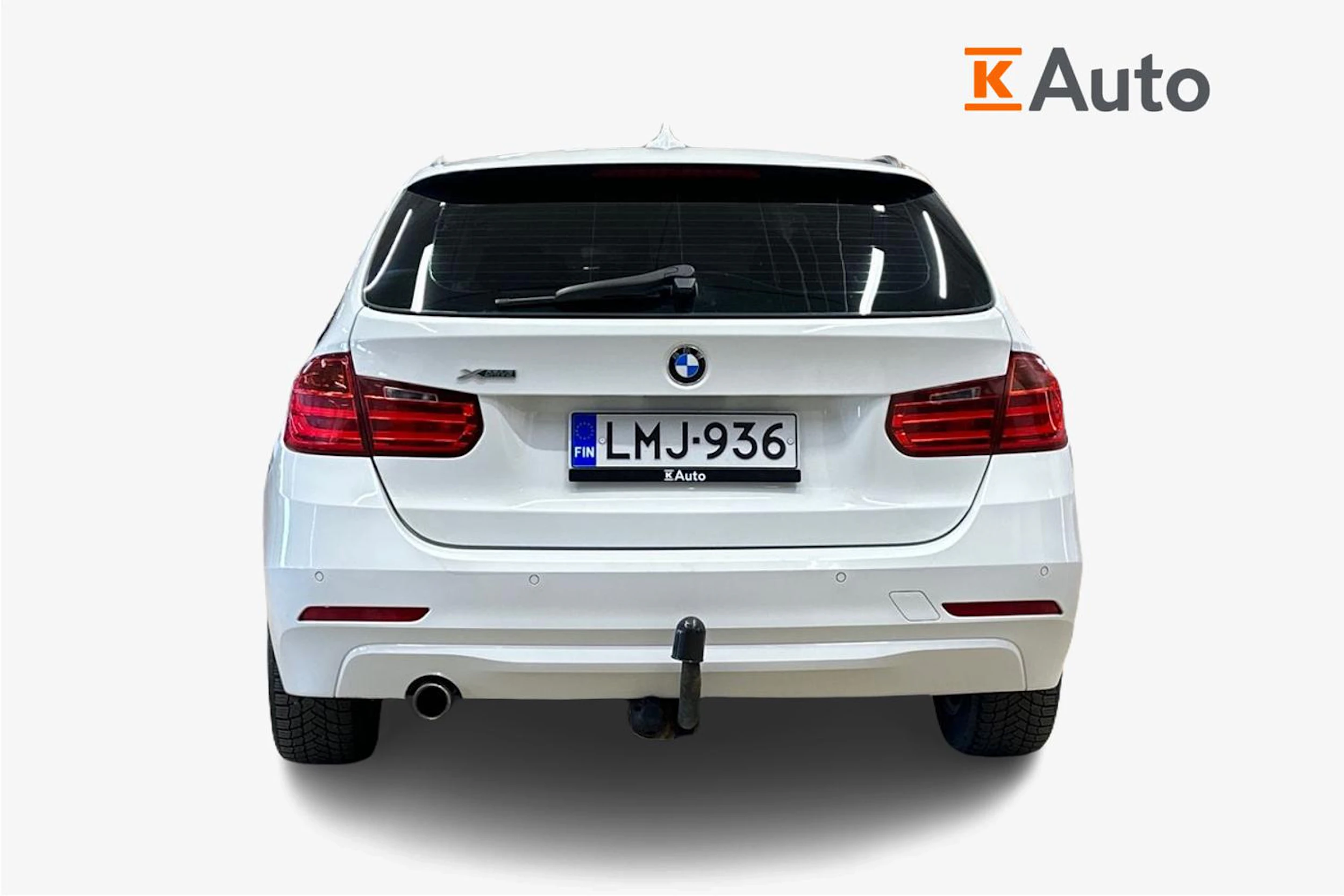 valkoinen BMW 318 2014 kuva 3.