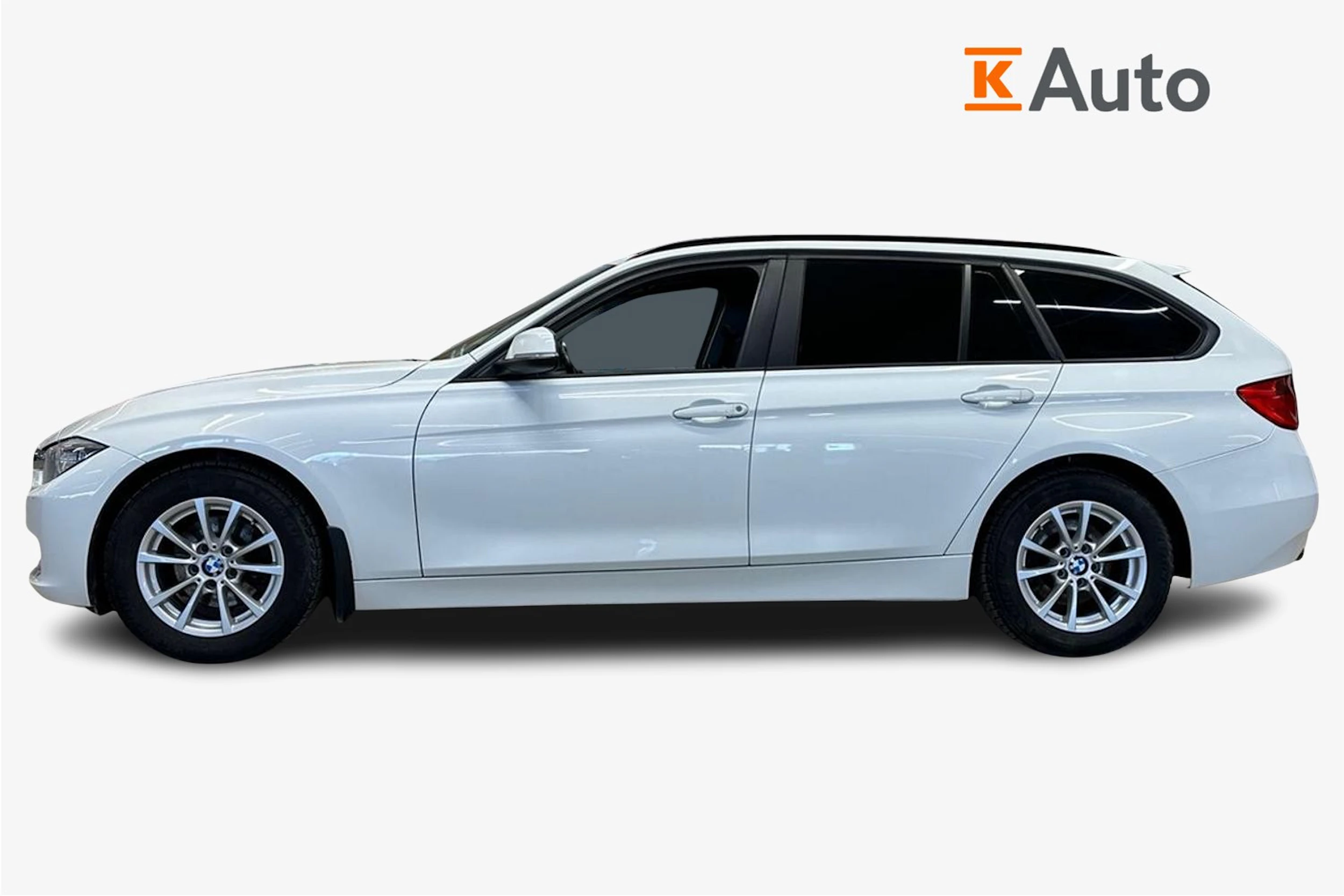 valkoinen BMW 318 2014 kuva 5.