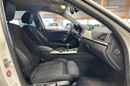 valkoinen BMW 318 2014 kuva 11.