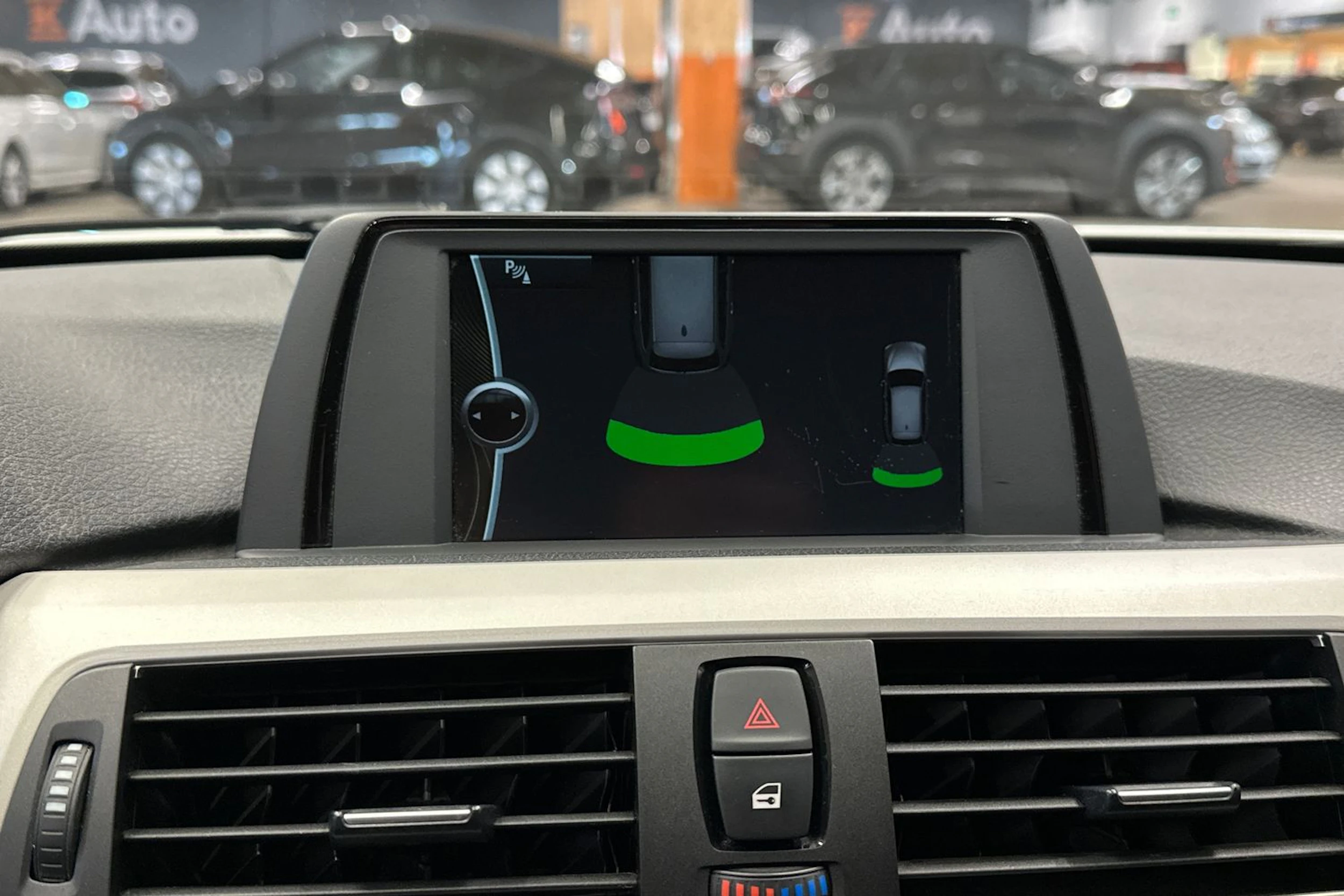 valkoinen BMW 318 2014 kuva 12.