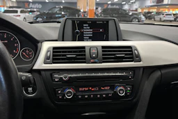 valkoinen BMW 318 2014 kuva 14.