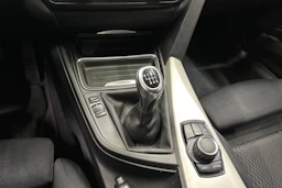 valkoinen BMW 318 2014 kuva 15.