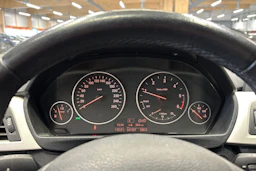 valkoinen BMW 318 2014 kuva 16.