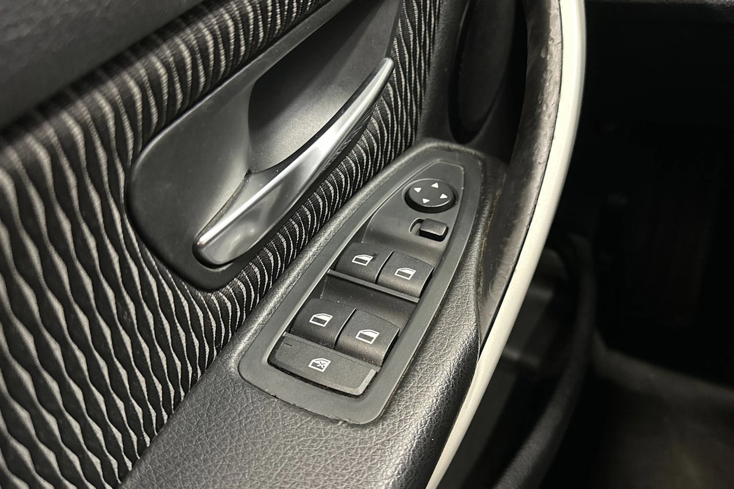 valkoinen BMW 318 2014 kuva 20.