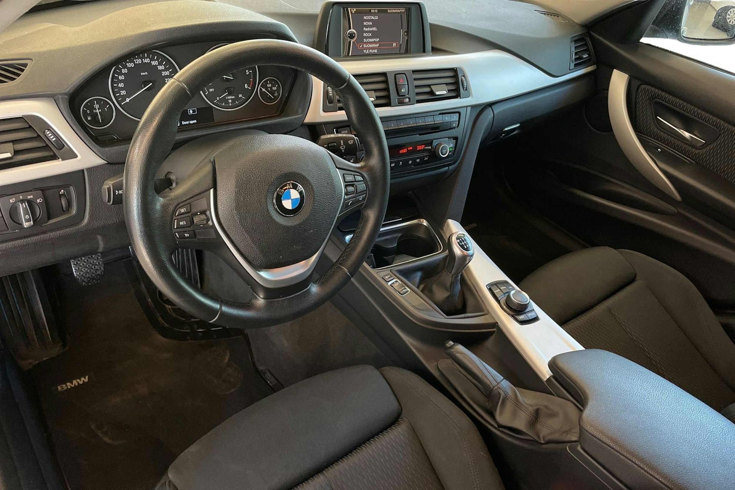 hopea BMW 318 2014 kuva 7.