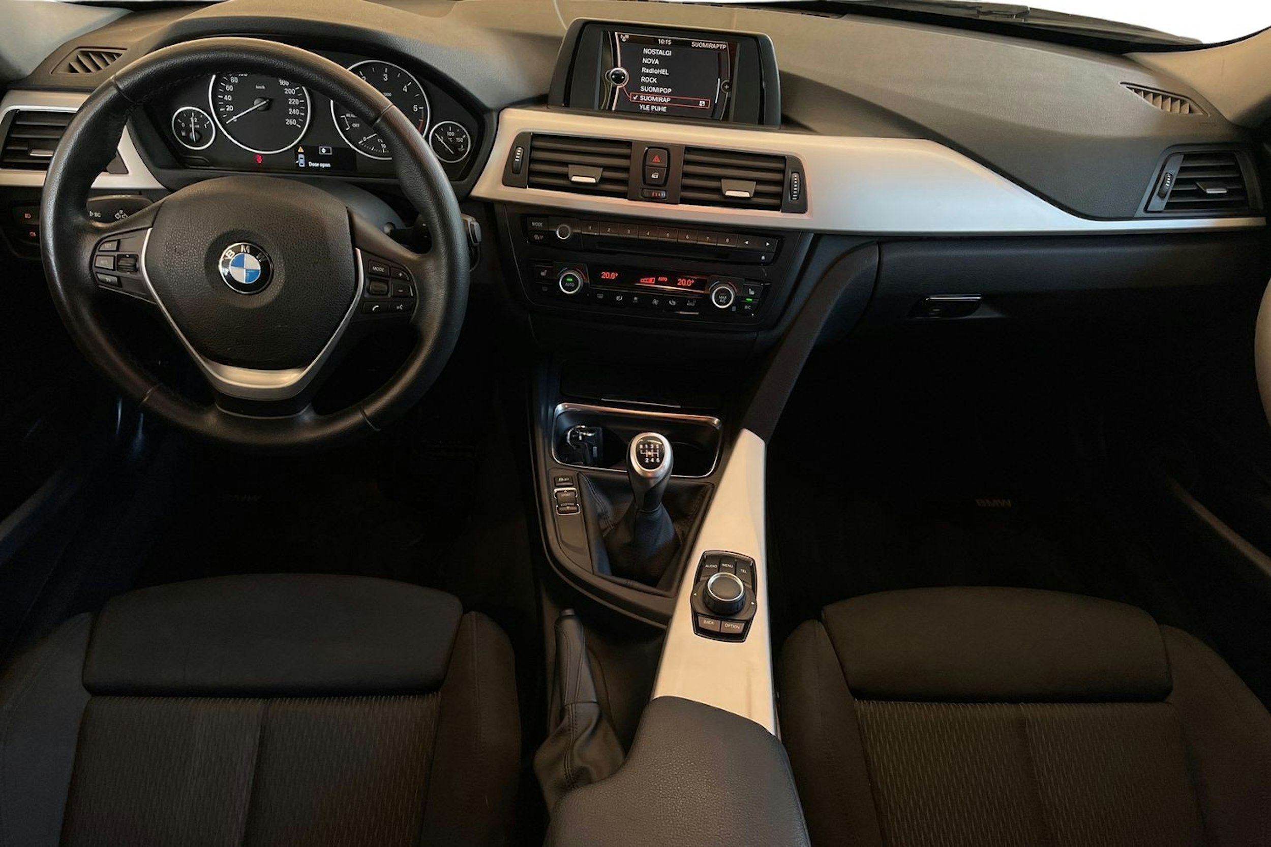 hopea BMW 318 2014 kuva 9.