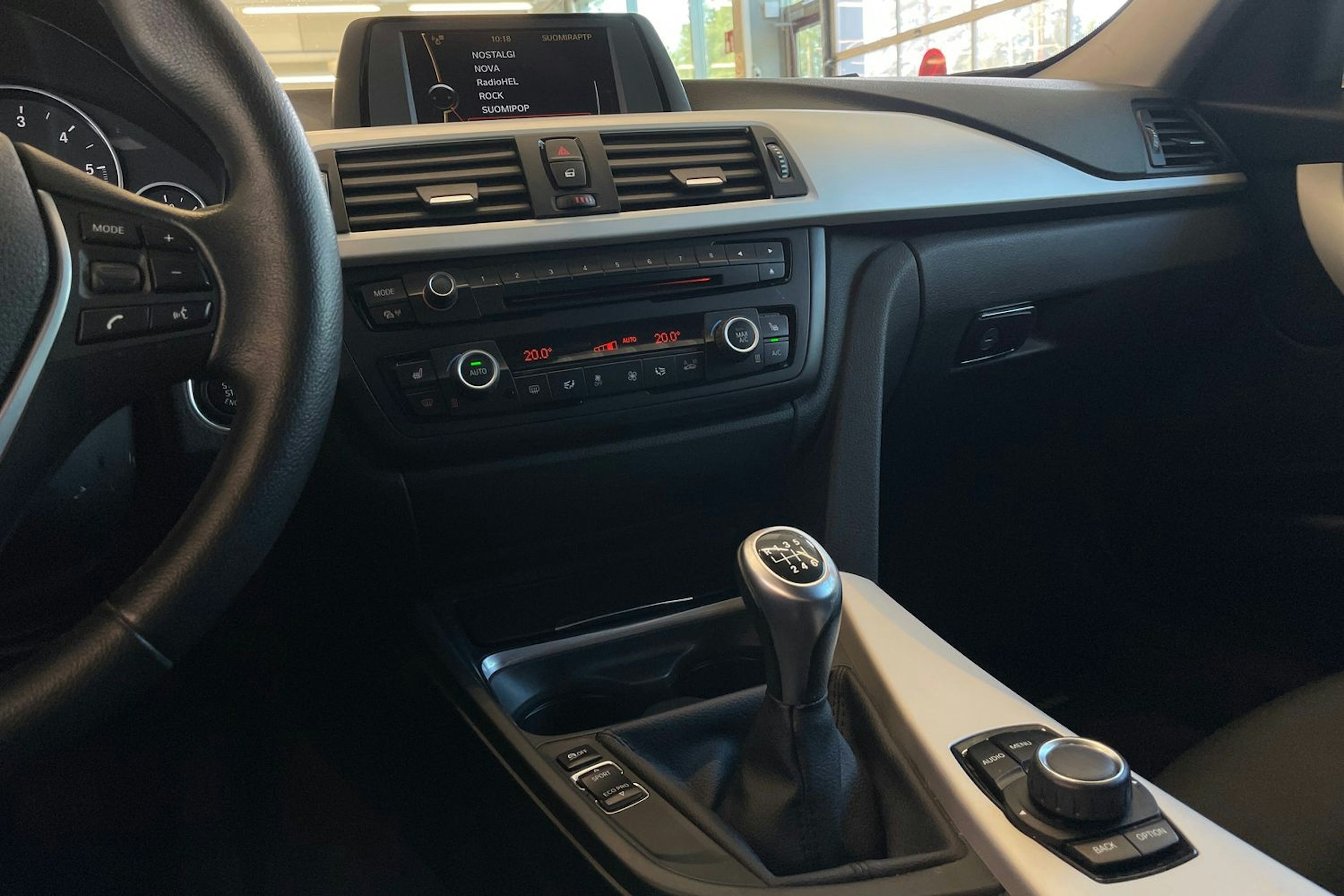hopea BMW 318 2014 kuva 20.