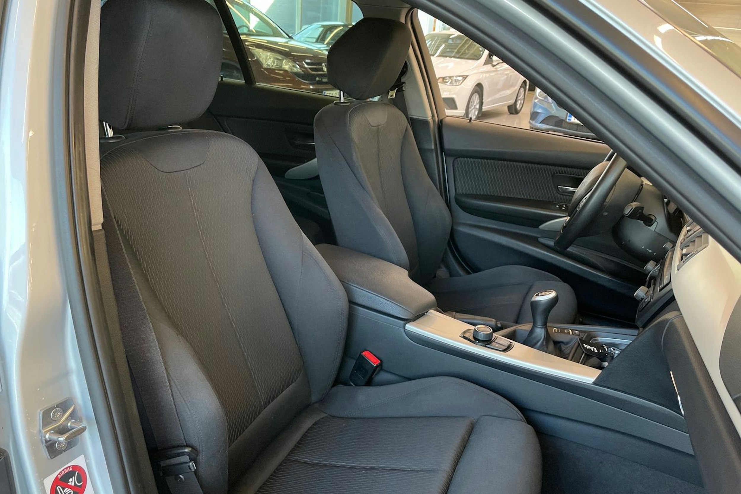 hopea BMW 318 2014 kuva 22.