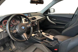 valkoinen BMW 318 2015 kuva 3.