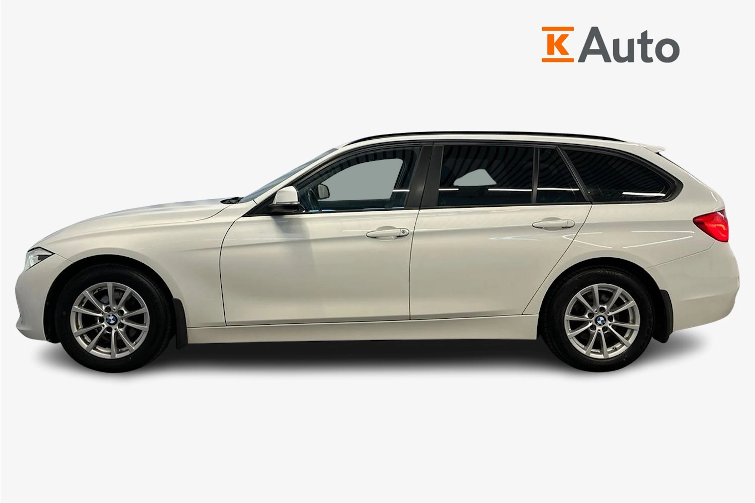 valkoinen BMW 318 2016 kuva 5.