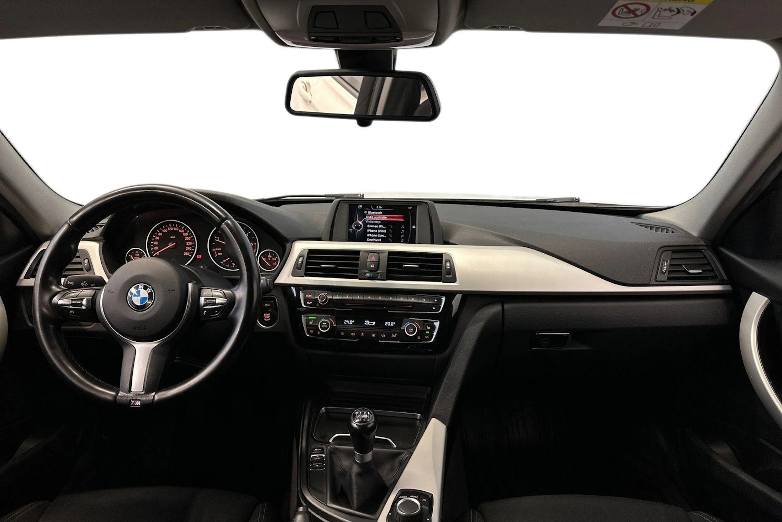 valkoinen BMW 318 2016 kuva 9.