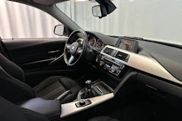 valkoinen BMW 318 2016 kuva 12.