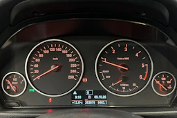 valkoinen BMW 318 2016 kuva 20.