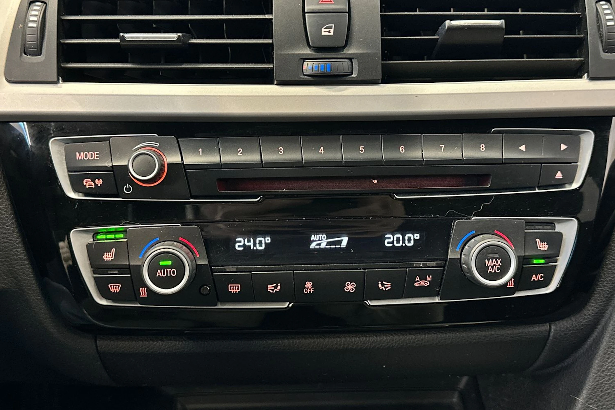 valkoinen BMW 318 2016 kuva 22.