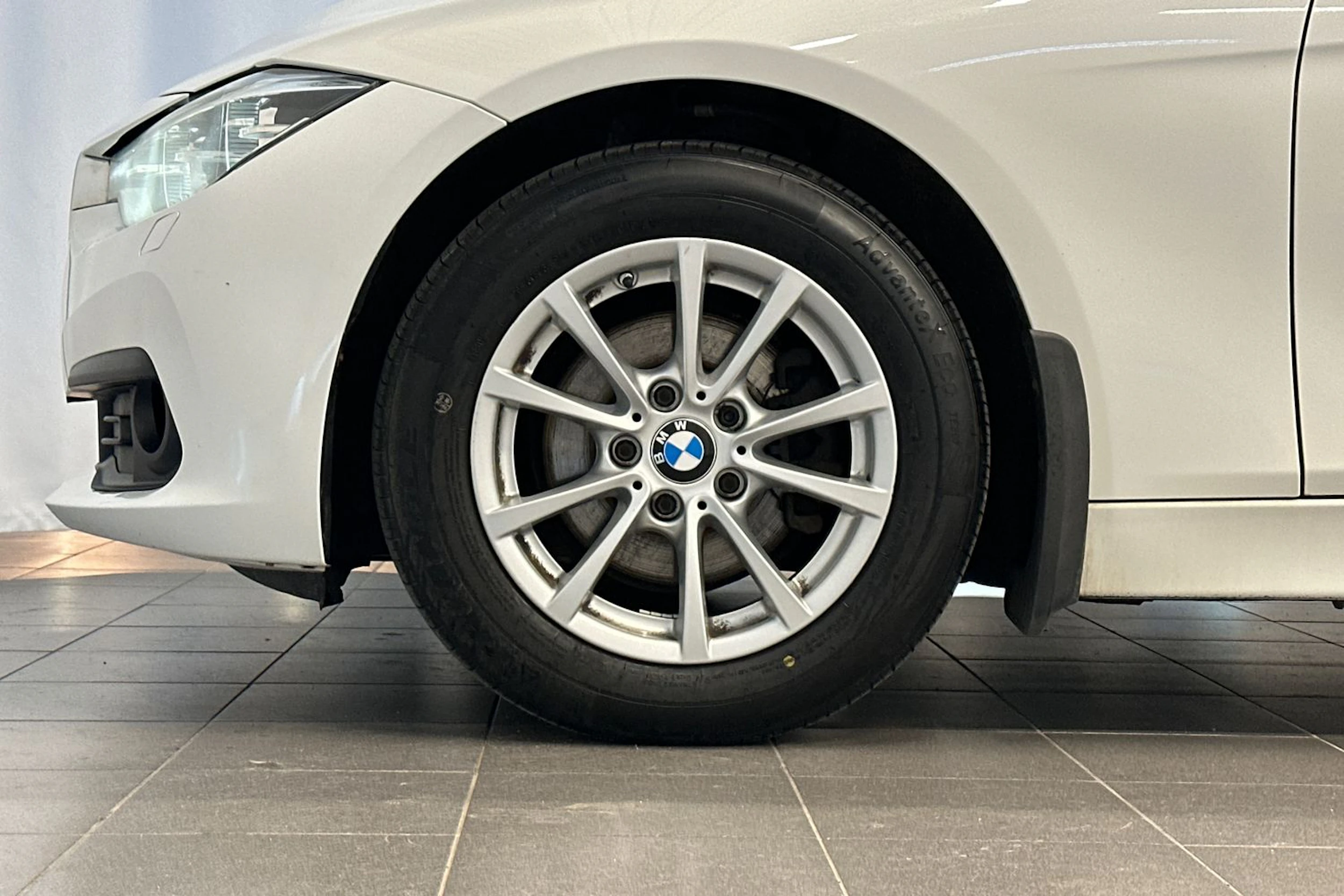 valkoinen BMW 318 2016 kuva 26.