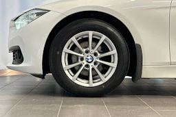 valkoinen BMW 318 2016 kuva 26.