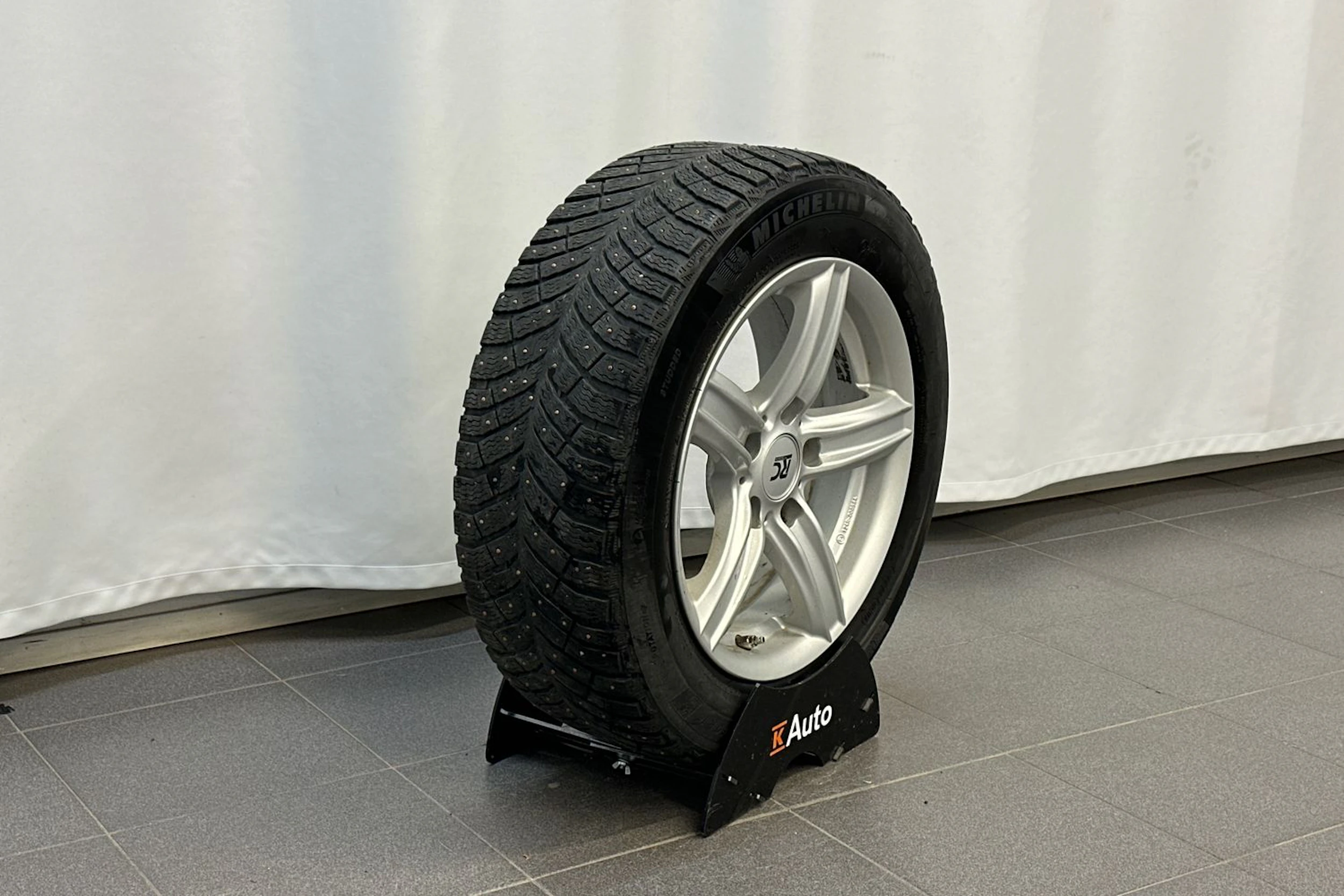 valkoinen BMW 318 2016 kuva 28.