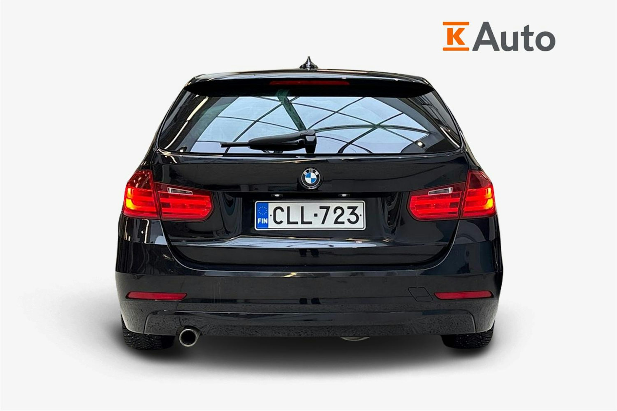 Musta BMW 318 2015 kuva 3.