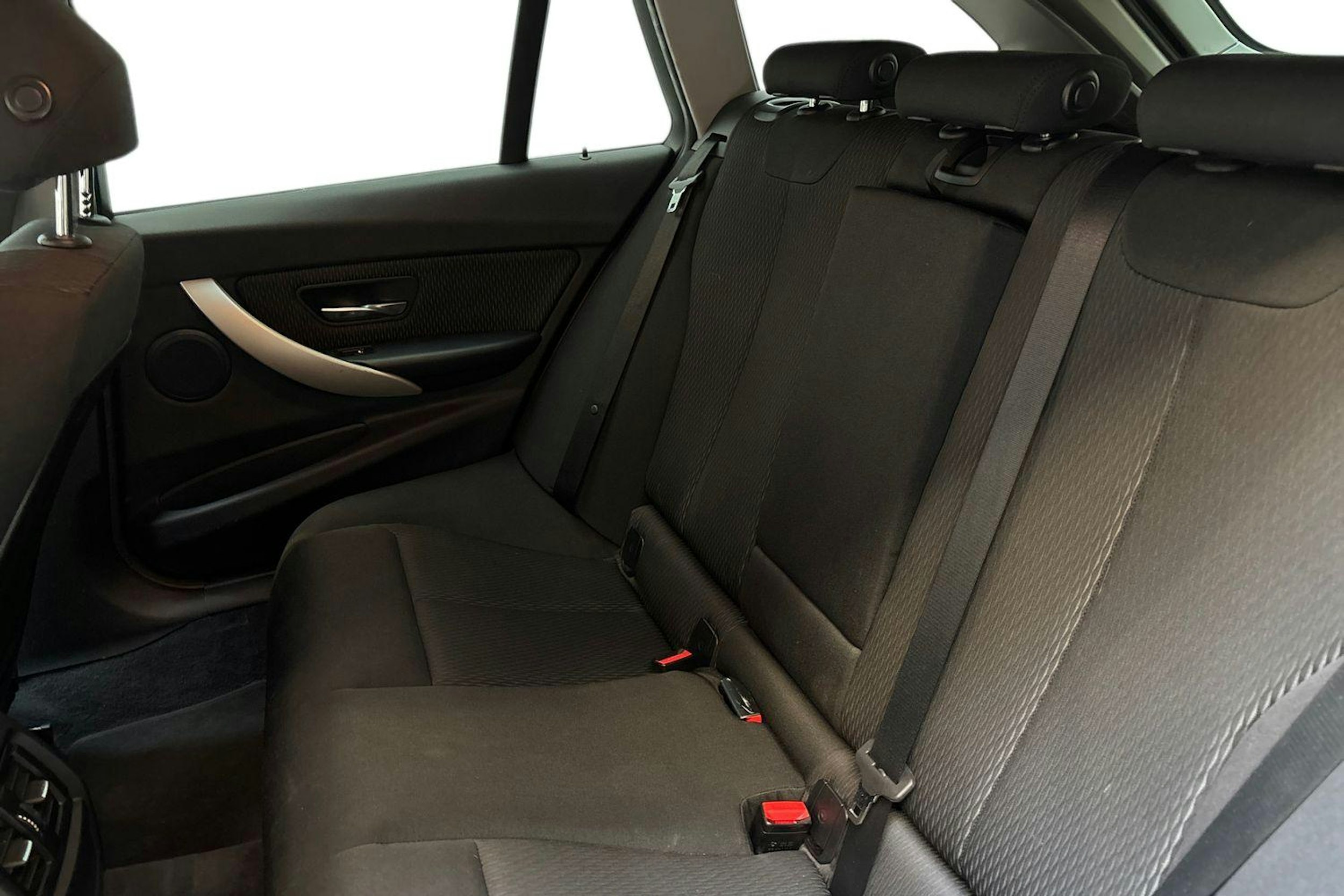 Musta BMW 318 2015 kuva 10.