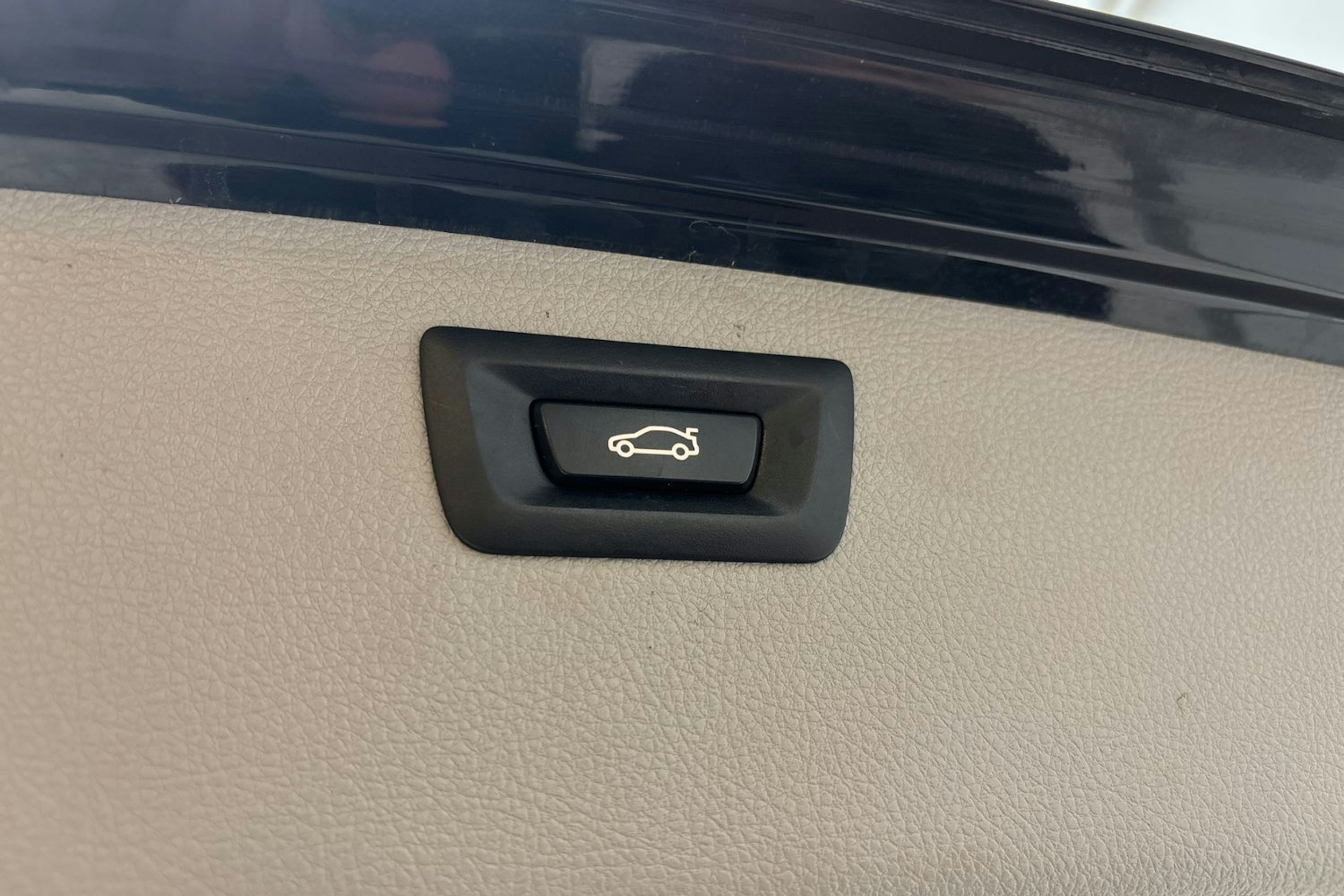 Musta BMW 318 2015 kuva 16.