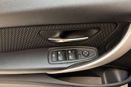 Musta BMW 318 2015 kuva 17.