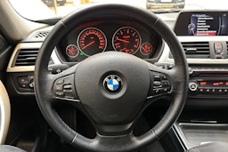 Musta BMW 318 2015 kuva 19.