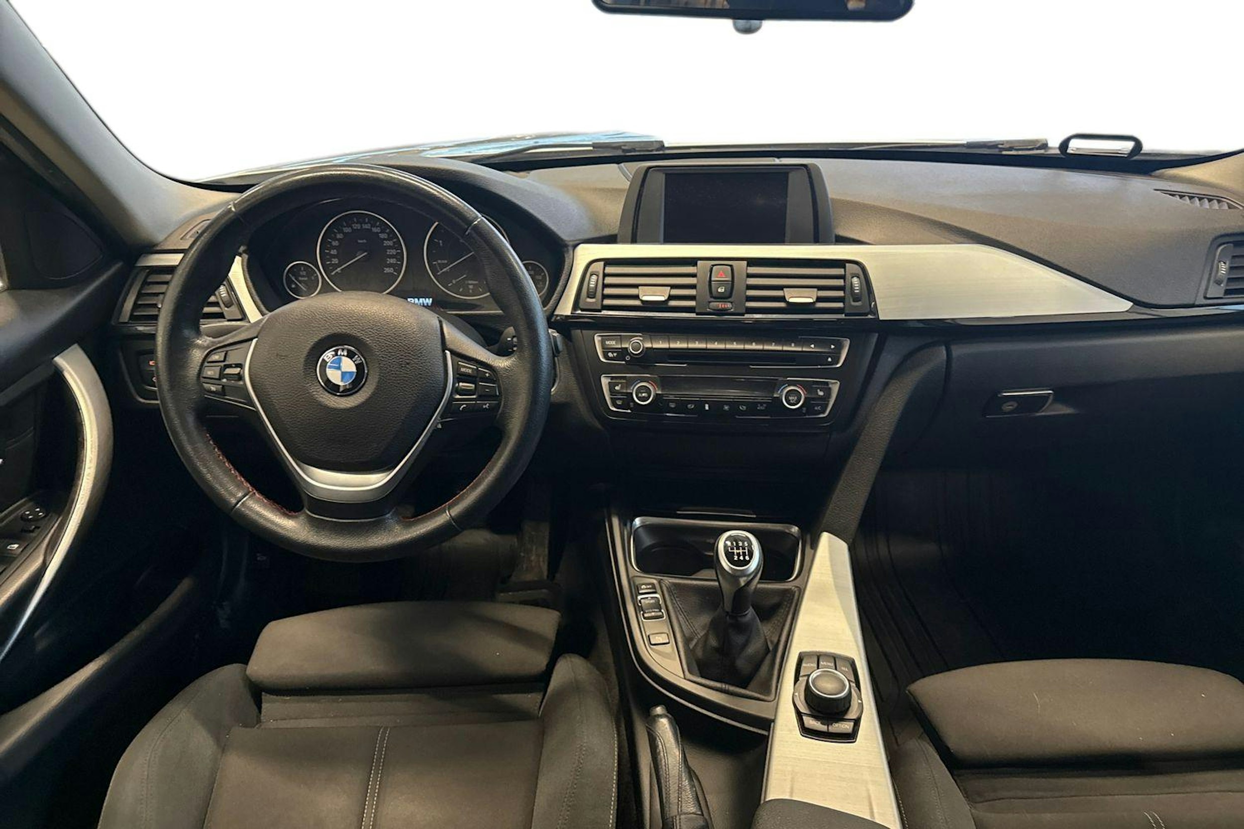 hopea BMW 318 2015 kuva 9.