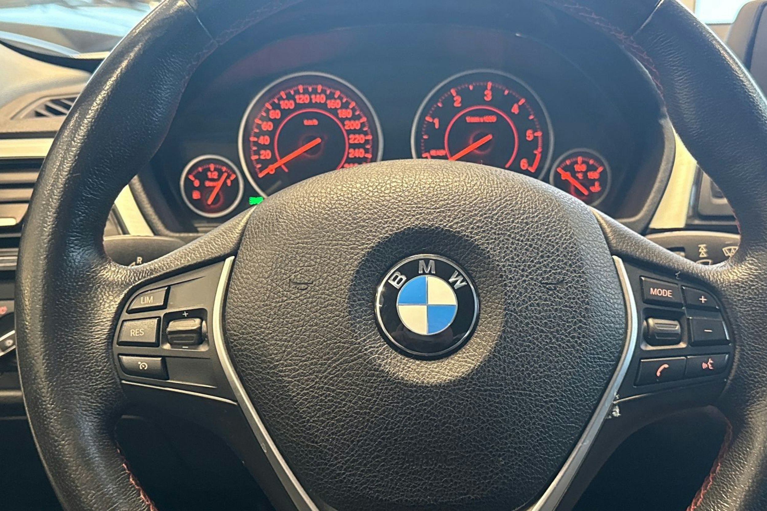 hopea BMW 318 2015 kuva 14.