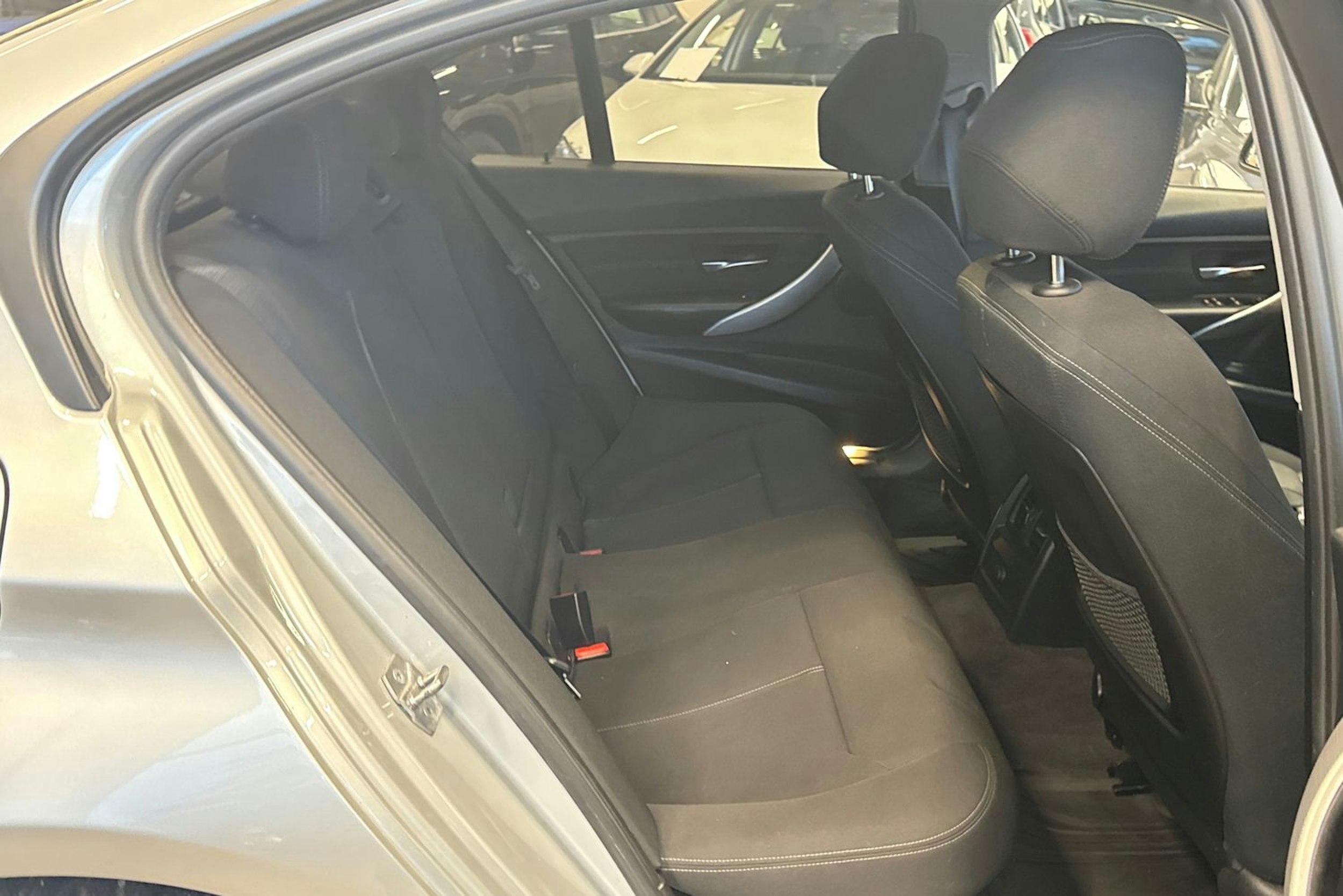 hopea BMW 318 2015 kuva 23.