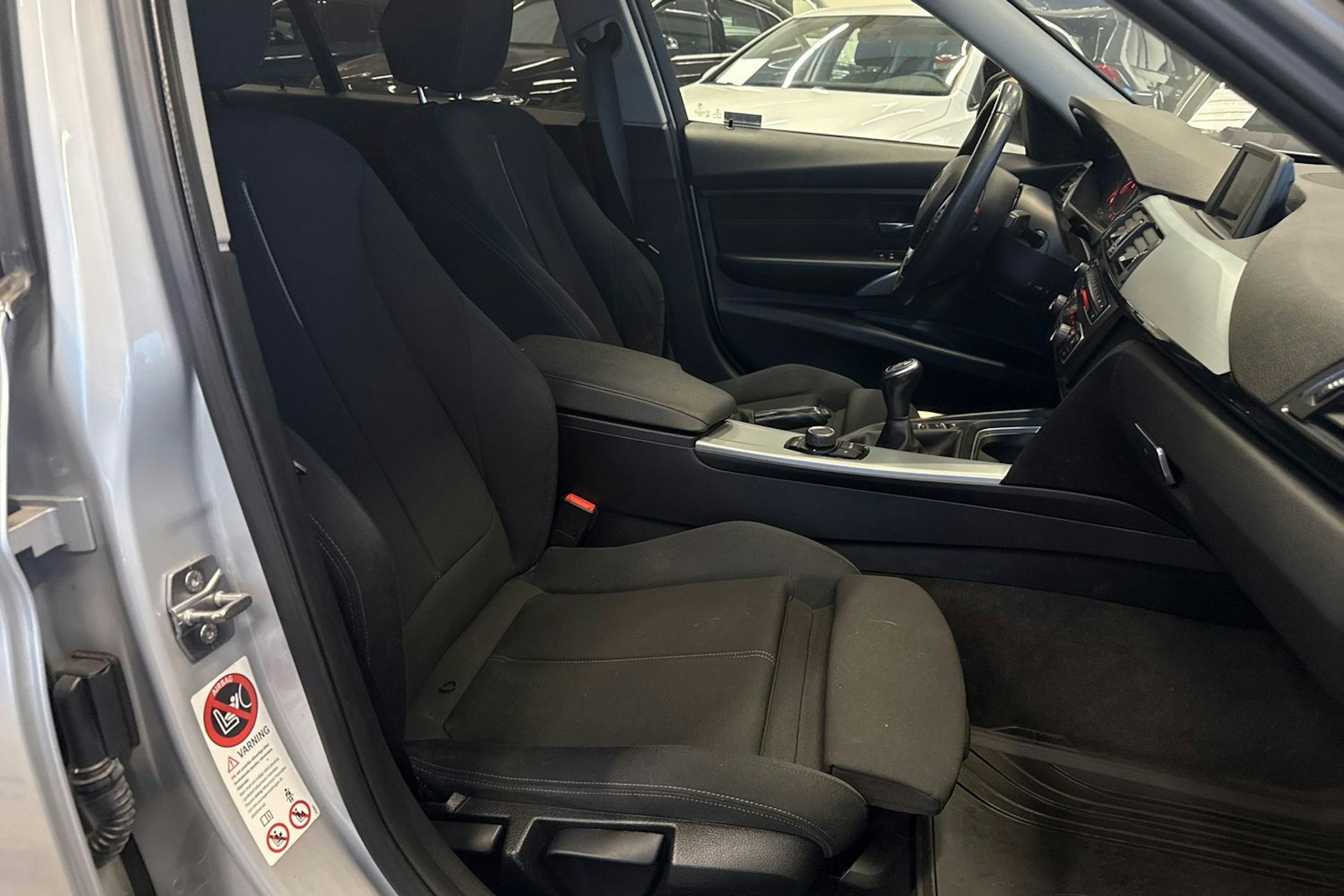 hopea BMW 318 2015 kuva 24.