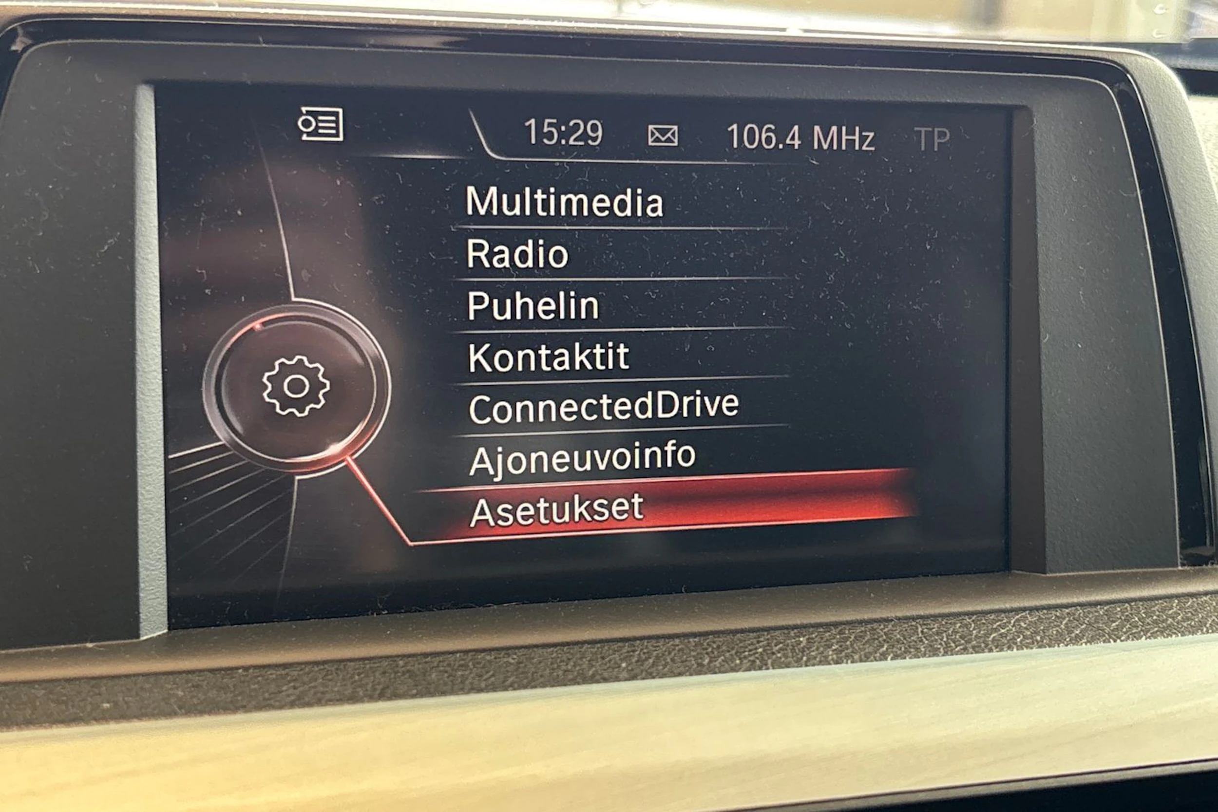 hopea BMW 318 2015 kuva 37.