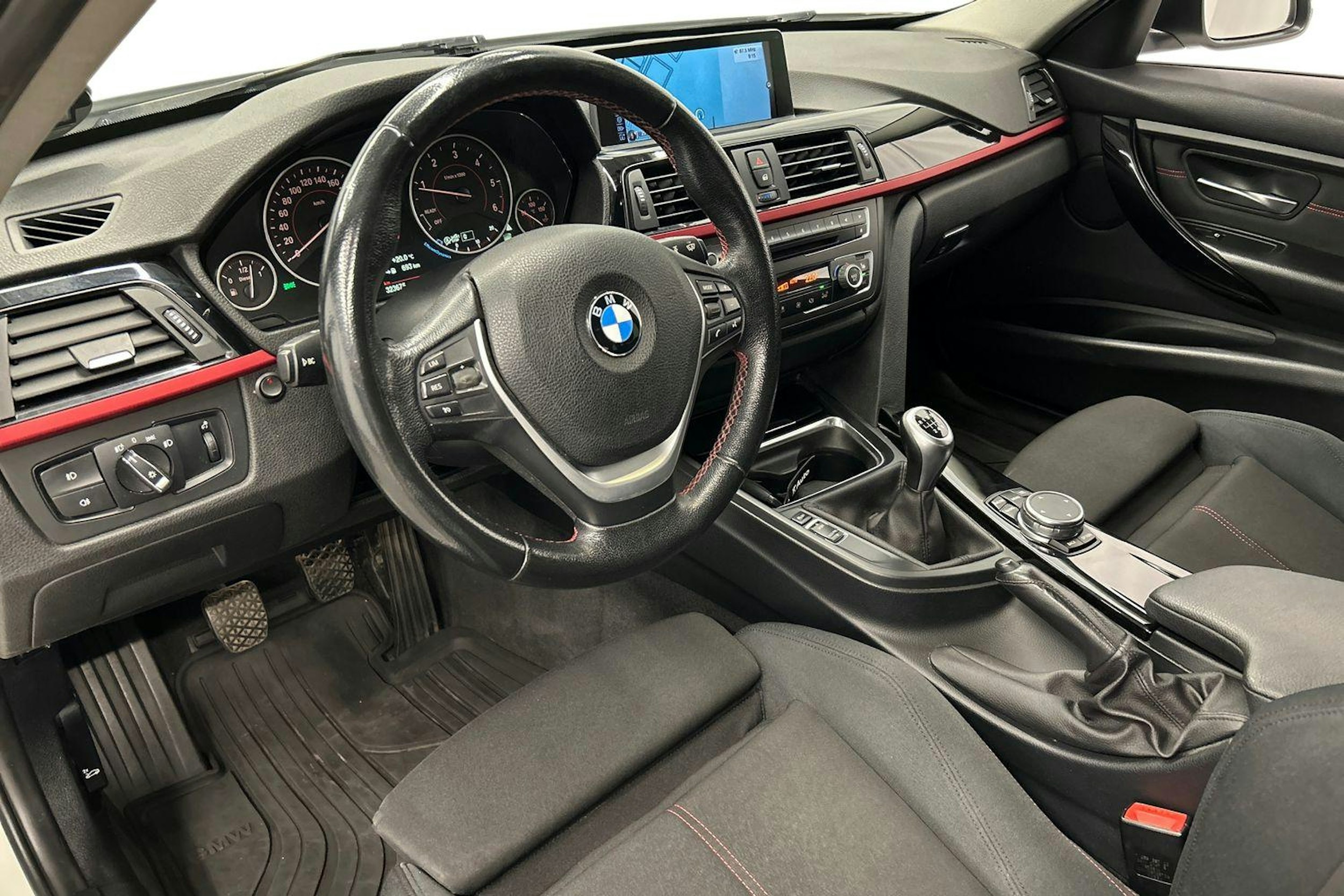 BMW 318 2015 kuva 7.