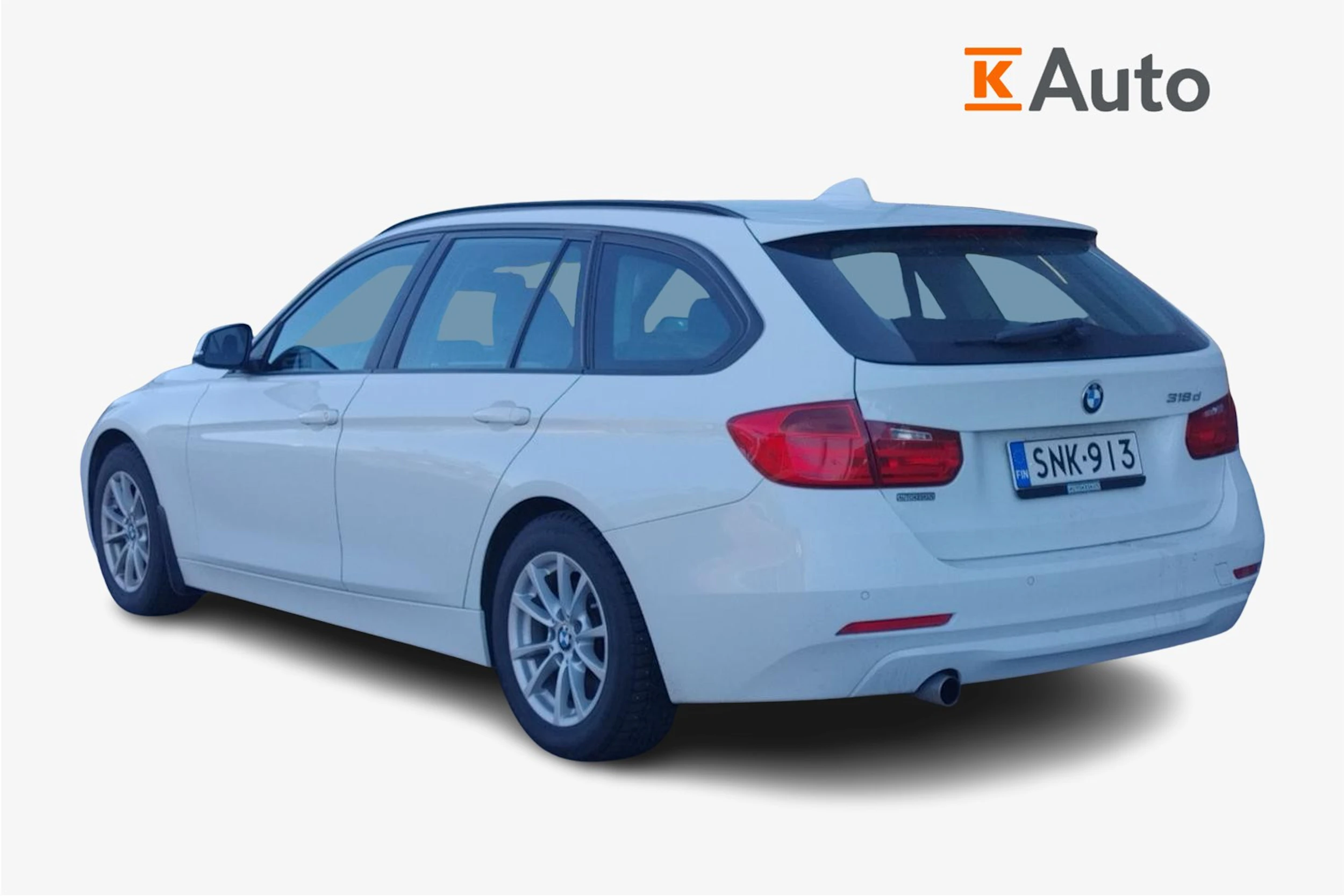 valkoinen BMW 318 2015 kuva 2.