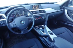 valkoinen BMW 318 2015 kuva 3.