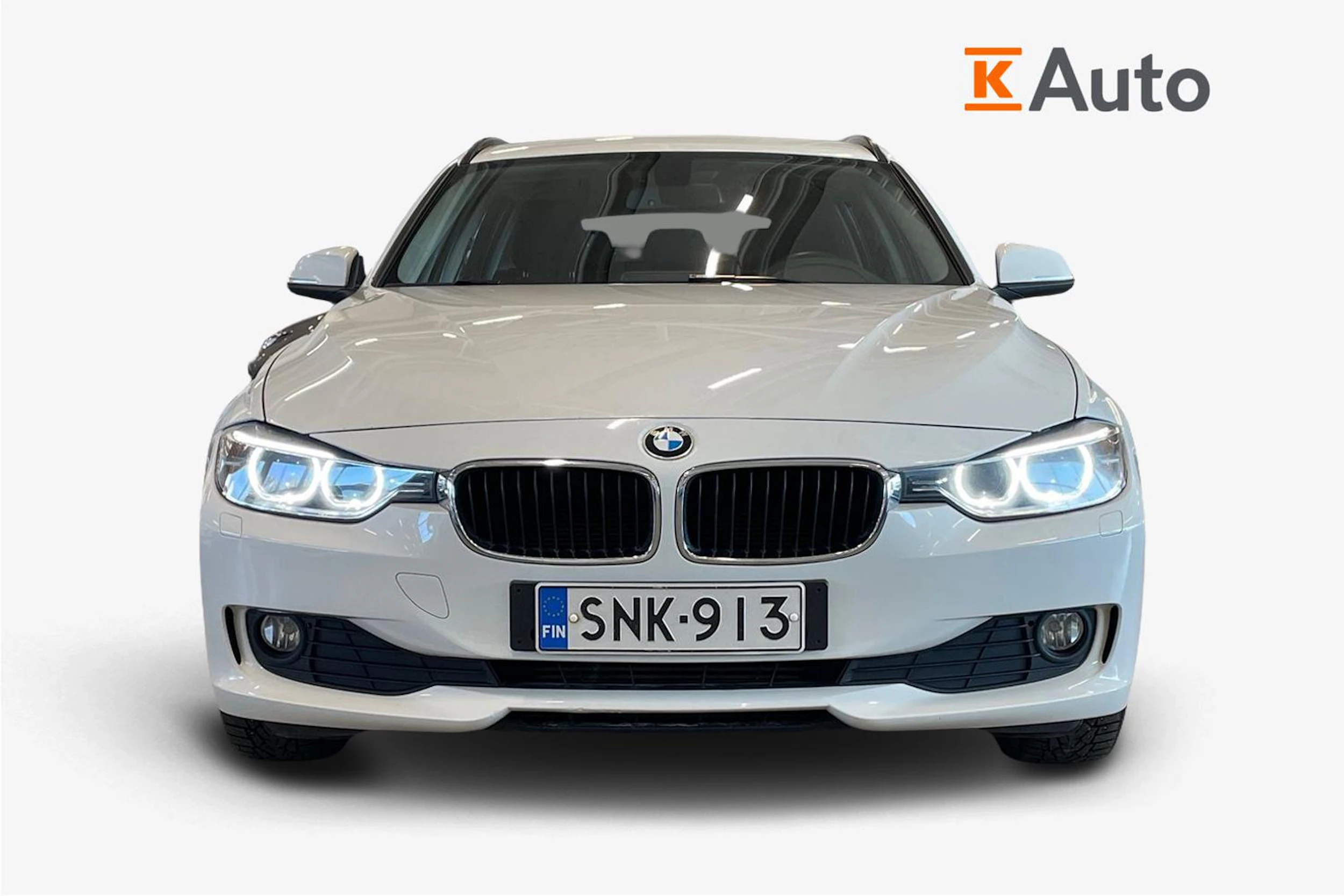 valkoinen BMW 318 2015 kuva 4.