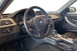 valkoinen BMW 318 2015 kuva 6.