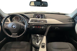 valkoinen BMW 318 2015 kuva 7.