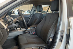 valkoinen BMW 318 2015 kuva 11.