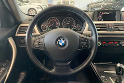 valkoinen BMW 318 2015 kuva 12.
