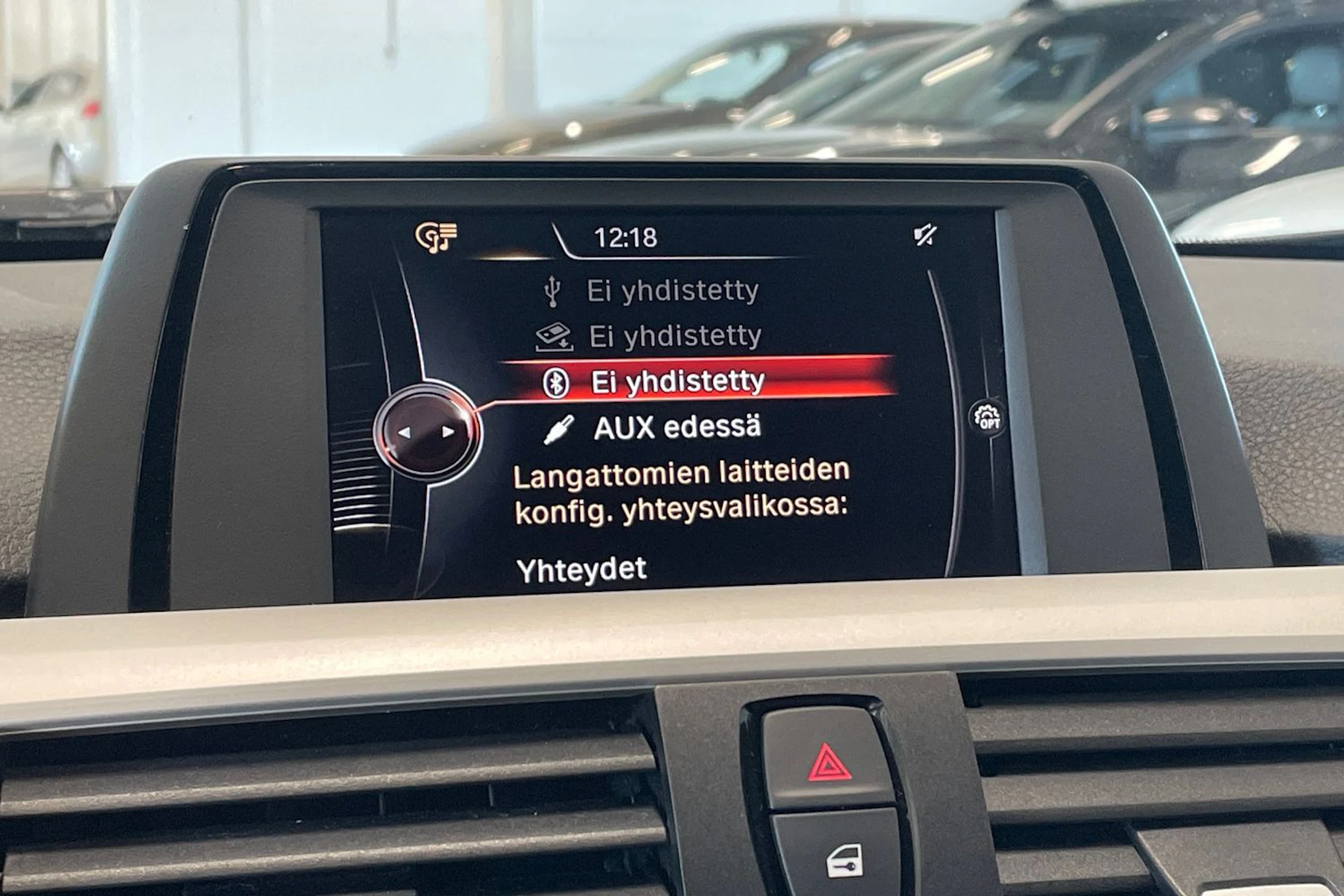 valkoinen BMW 318 2015 kuva 18.