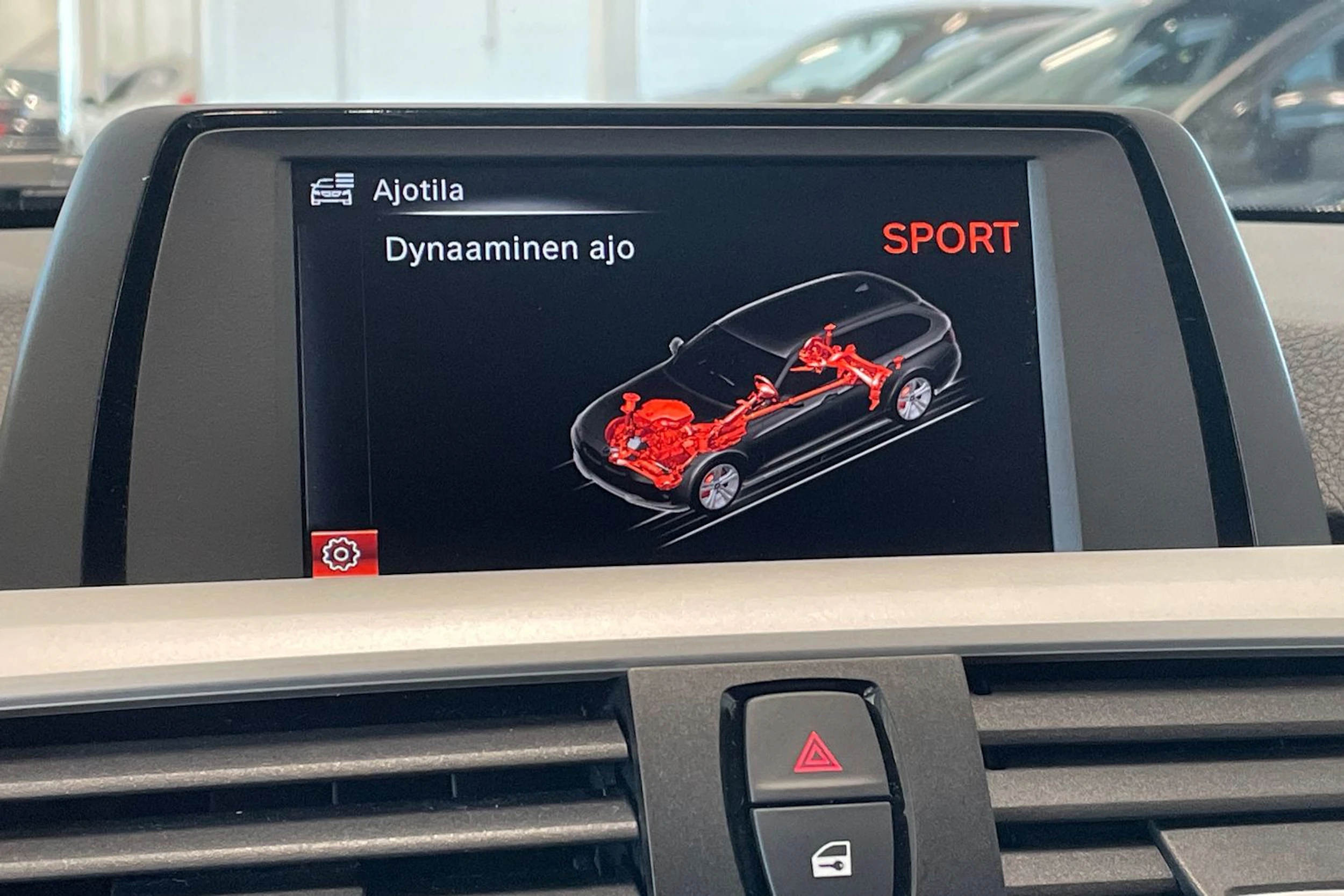 valkoinen BMW 318 2015 kuva 20.