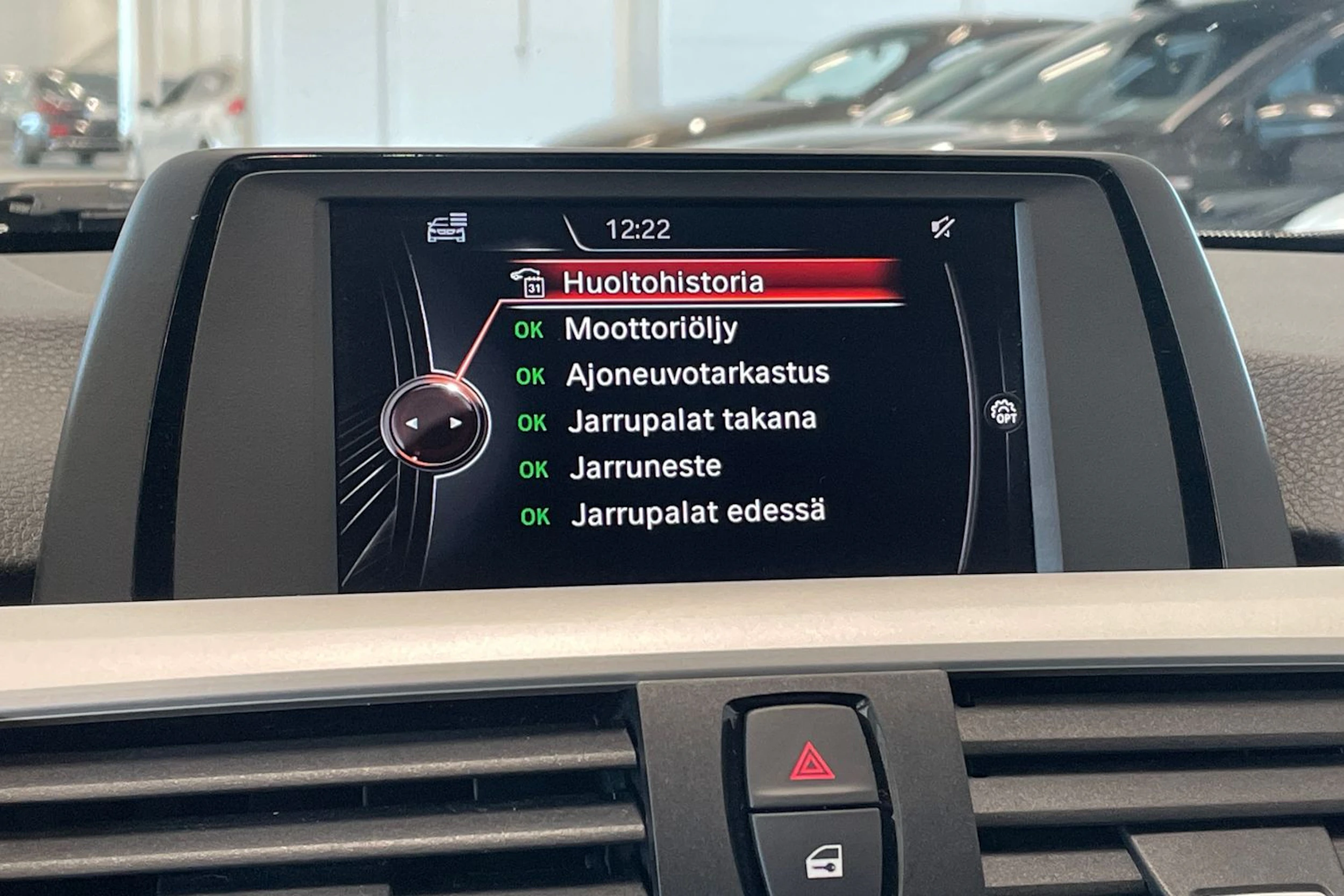 valkoinen BMW 318 2015 kuva 23.