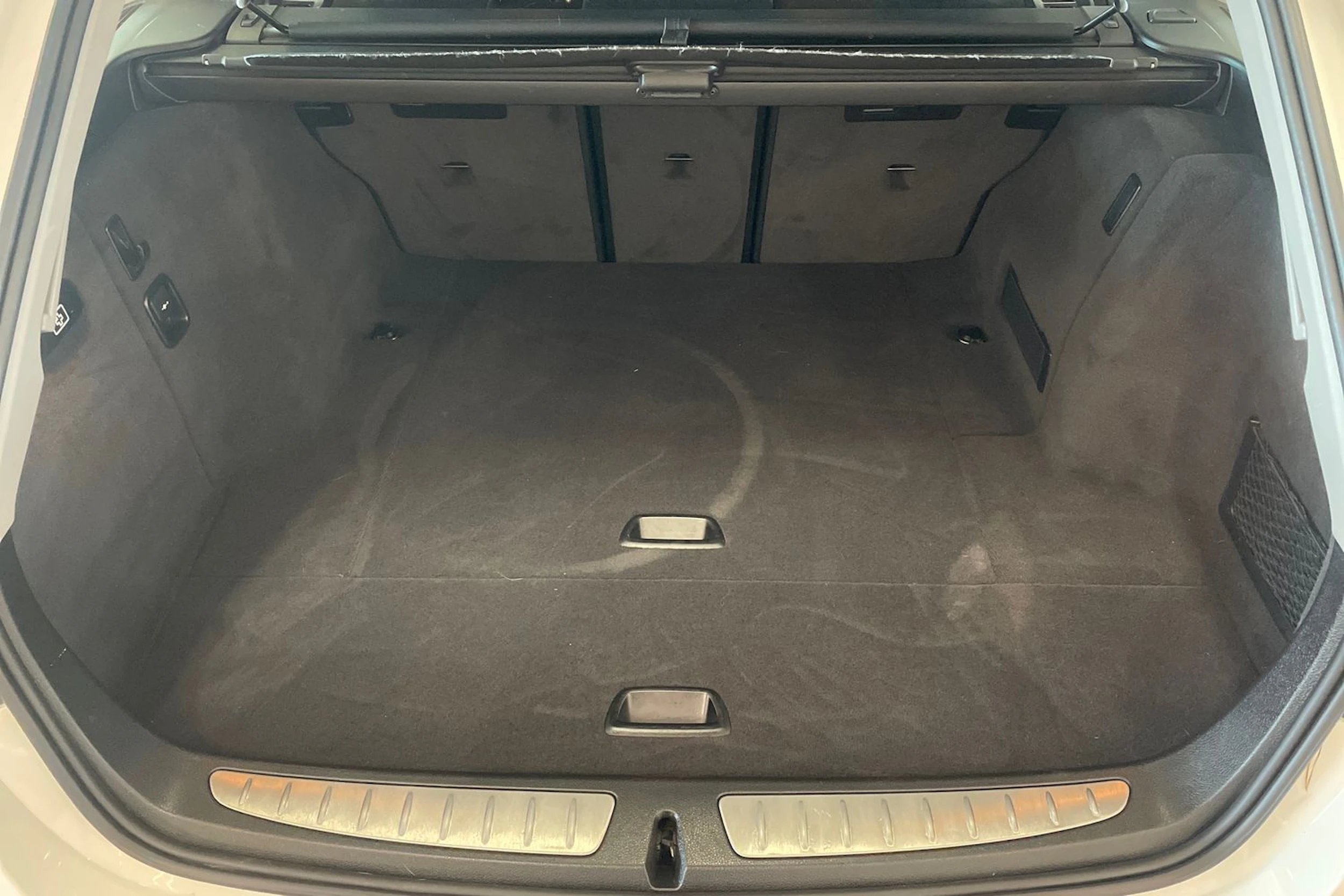 valkoinen BMW 318 2015 kuva 28.