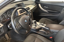 valkoinen BMW 318 2015 kuva 3.