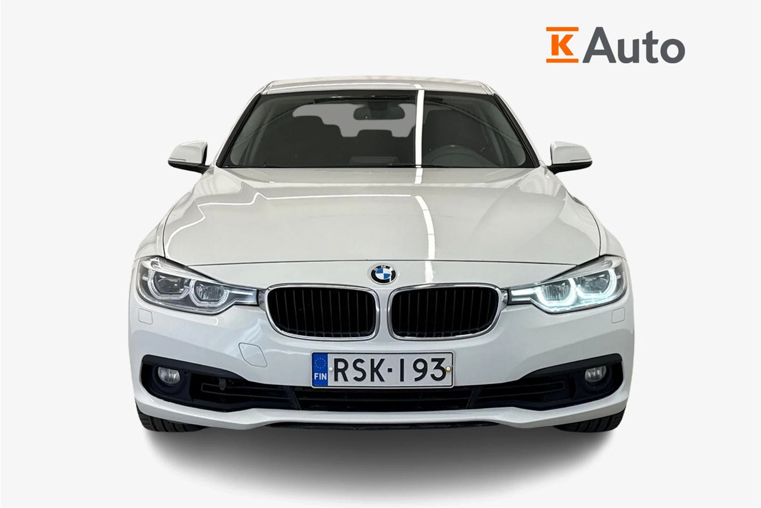 Valkoinen BMW 318 2016 kuva 5.