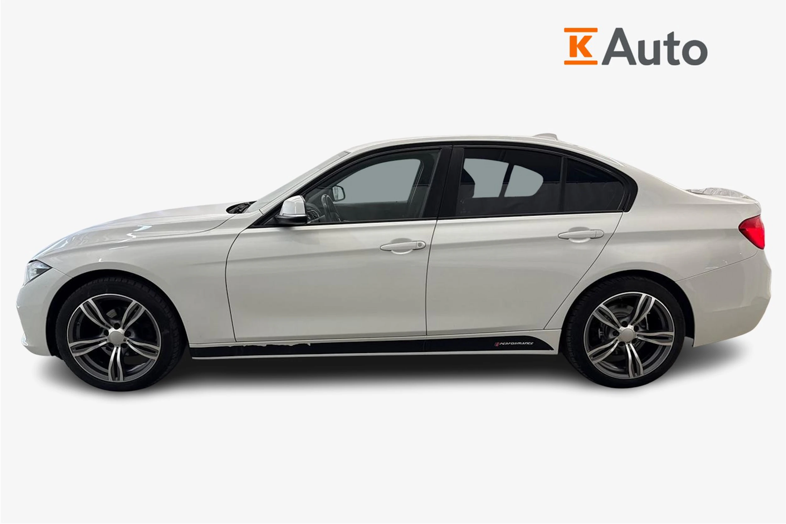 Valkoinen BMW 318 2016 kuva 7.
