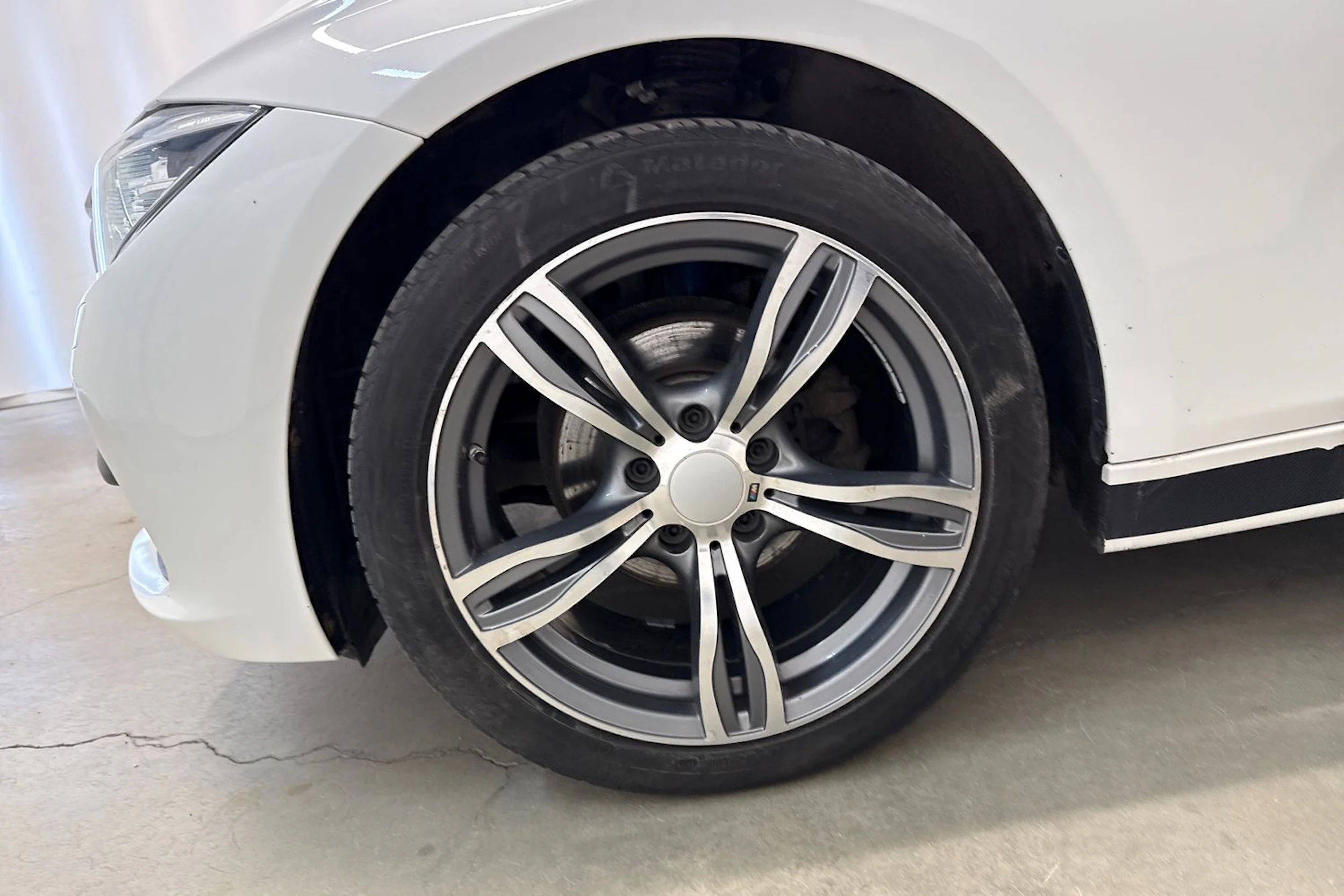 Valkoinen BMW 318 2016 kuva 13.
