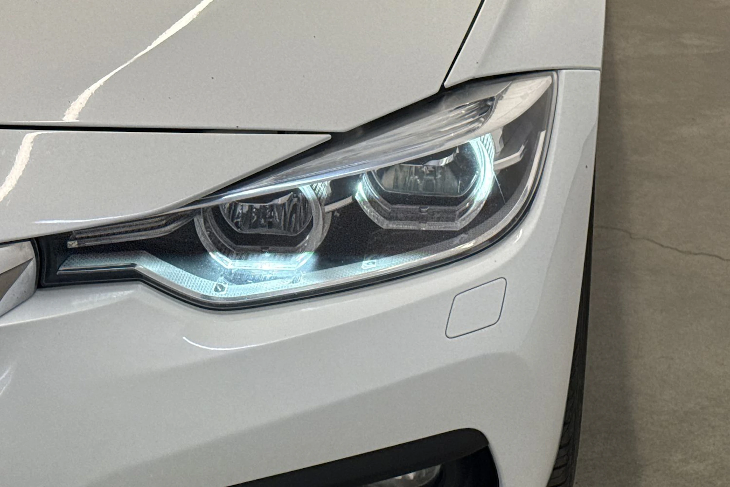 Valkoinen BMW 318 2016 kuva 17.