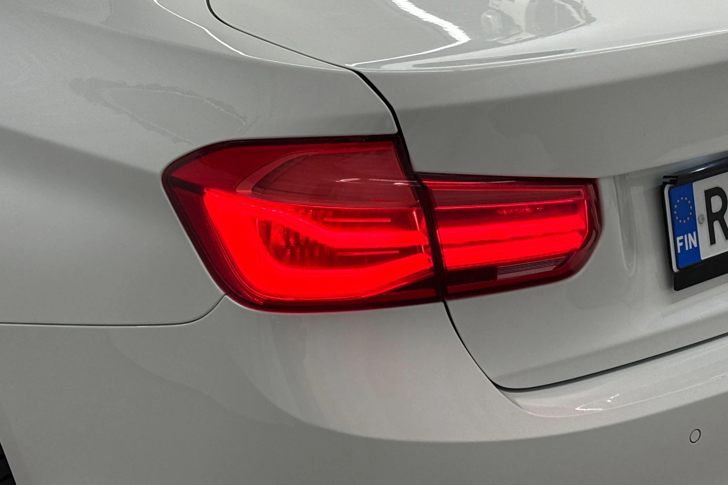 Valkoinen BMW 318 2016 kuva 18.